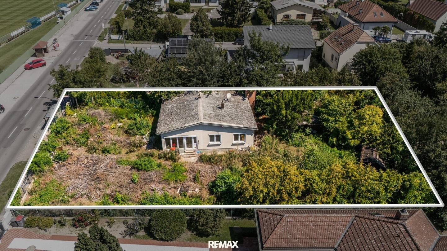 ATTENTION DEVELOPERS! | Approved residential project with four semi detached houses | approx. 1,085 m² plot