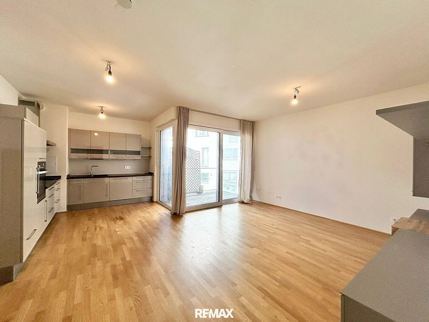 3-room condominium with loggia Quiet but well-connected location!