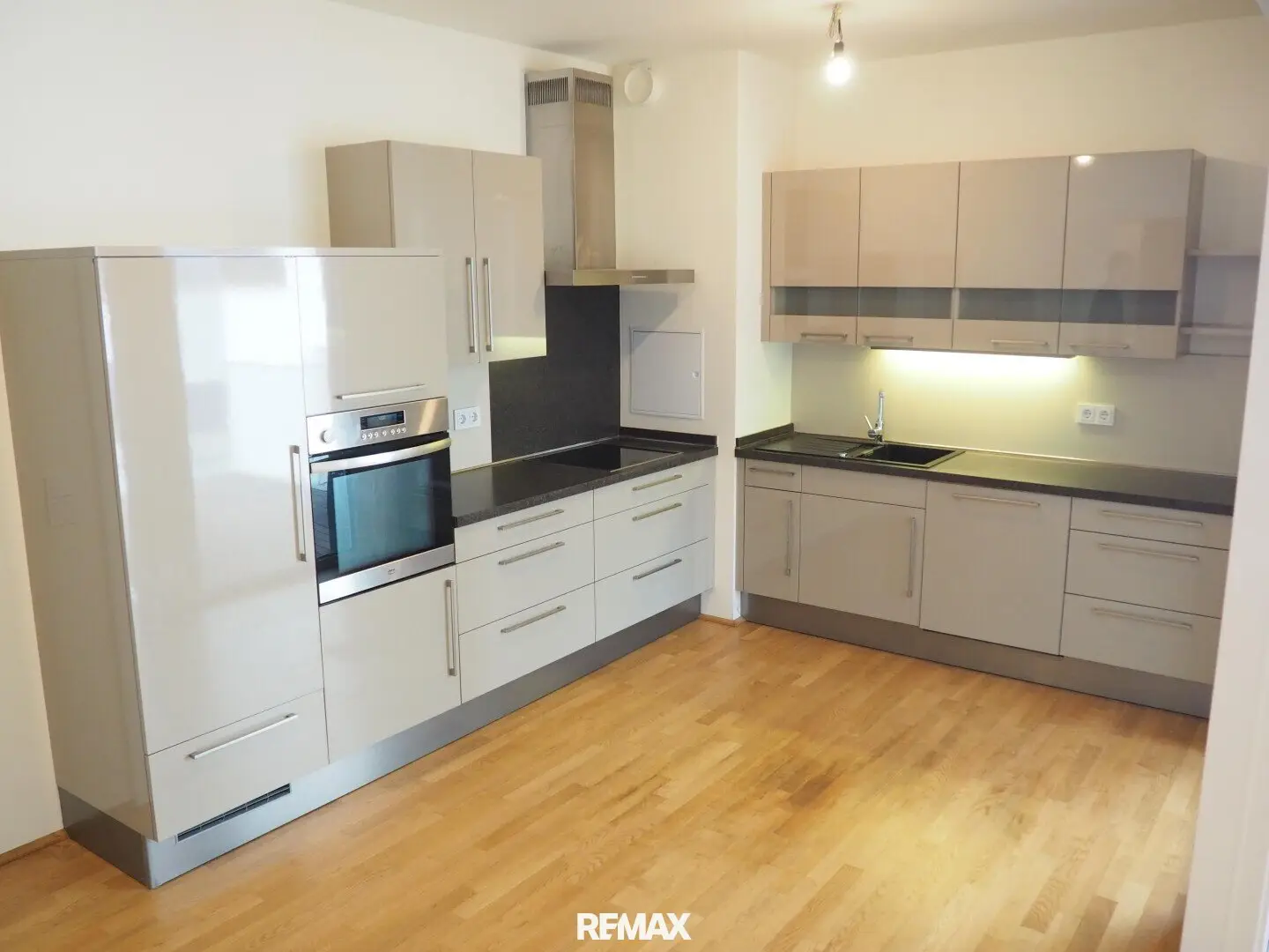 3-room condominium with loggia Quiet but well-connected location!