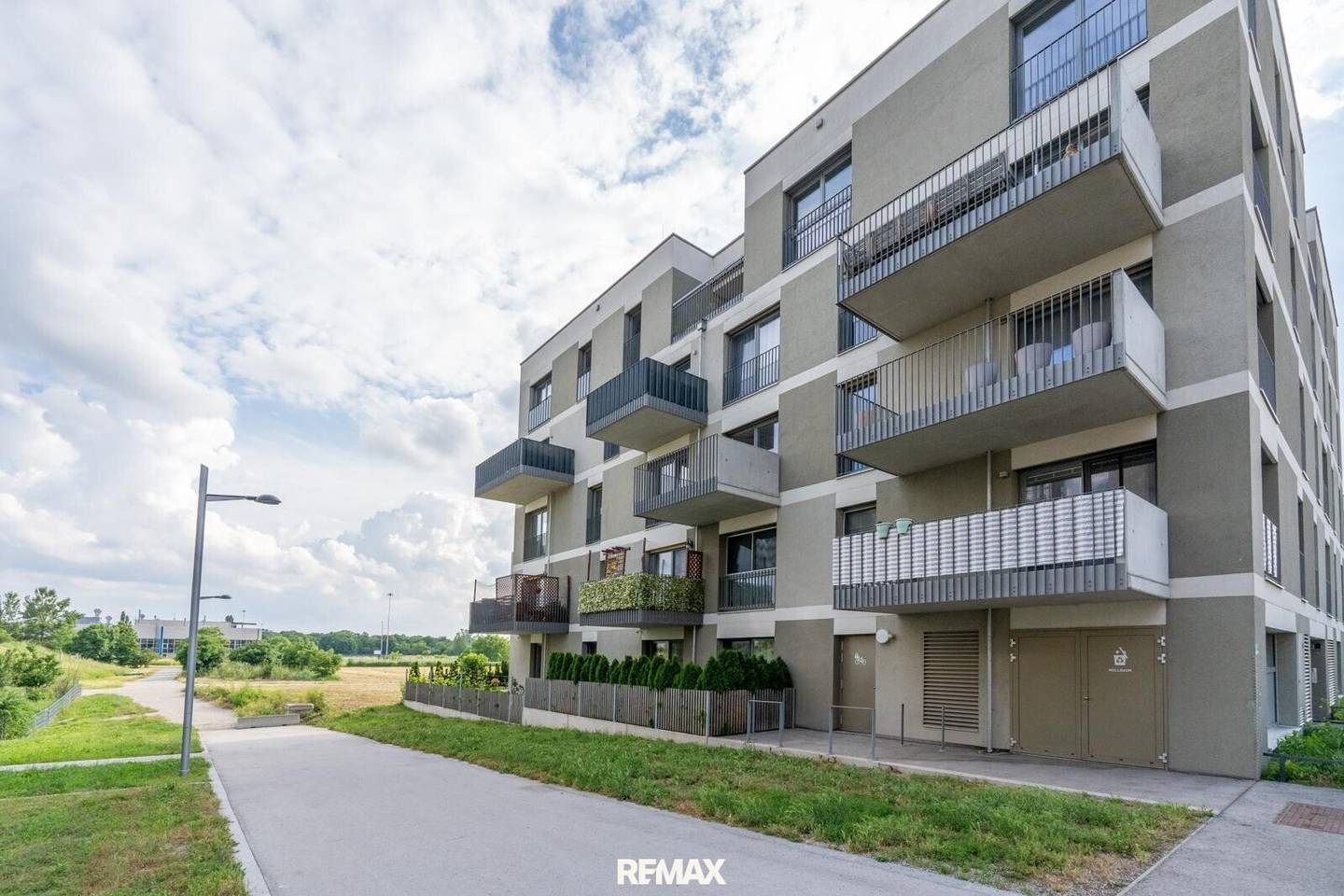 RENTED until 18.01.2029 Investment hit - 4-room apartment with balcony in 1220 Vienna