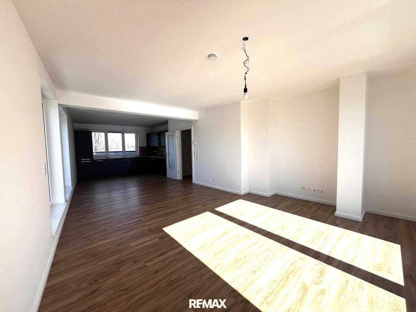 Apartment with terrace and parking