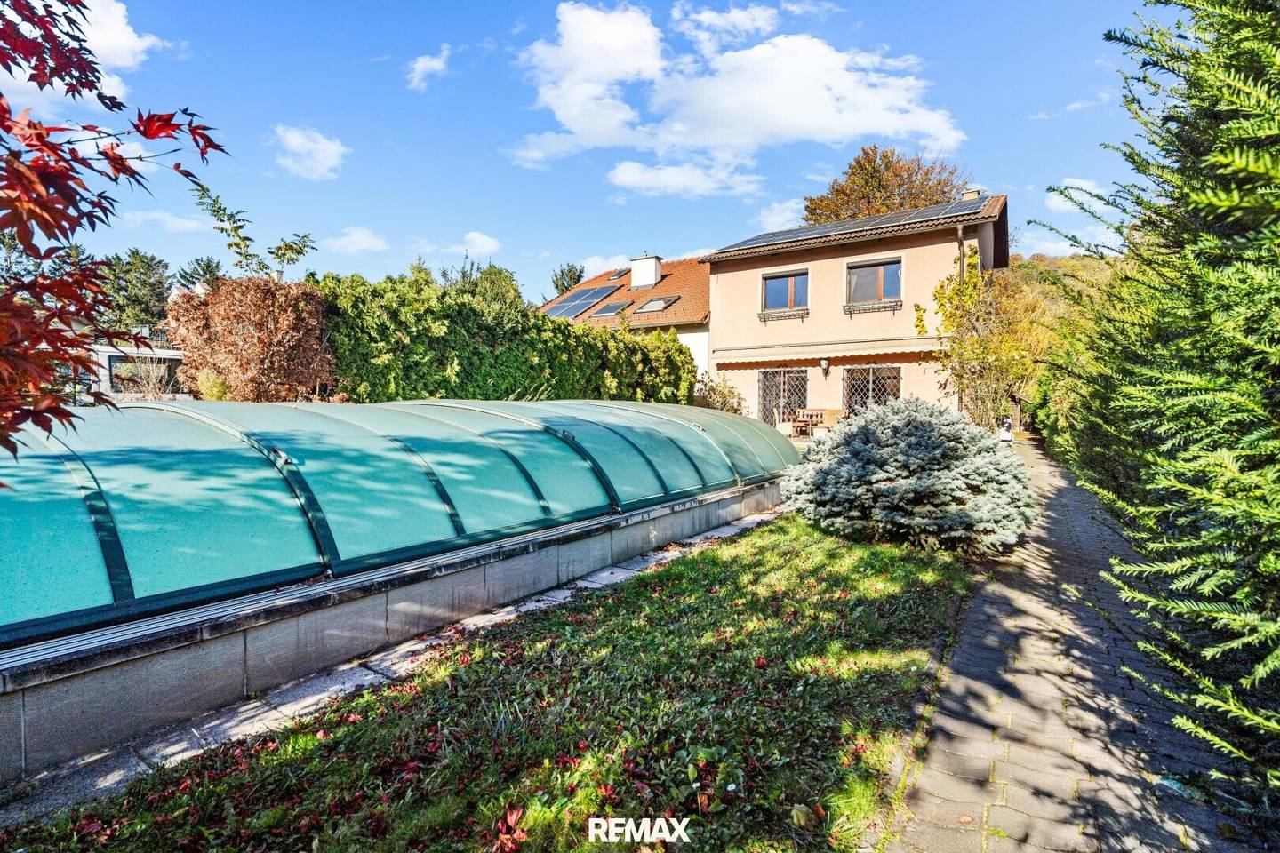 Private land in Langenzersdorf: House with Pool and Sauna House