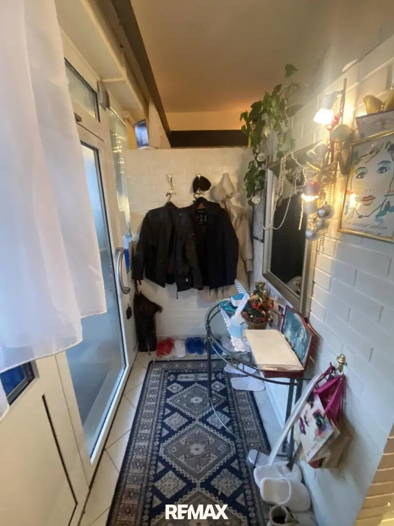 Beauty salon also suitable as medical practice, law office or Airbnb