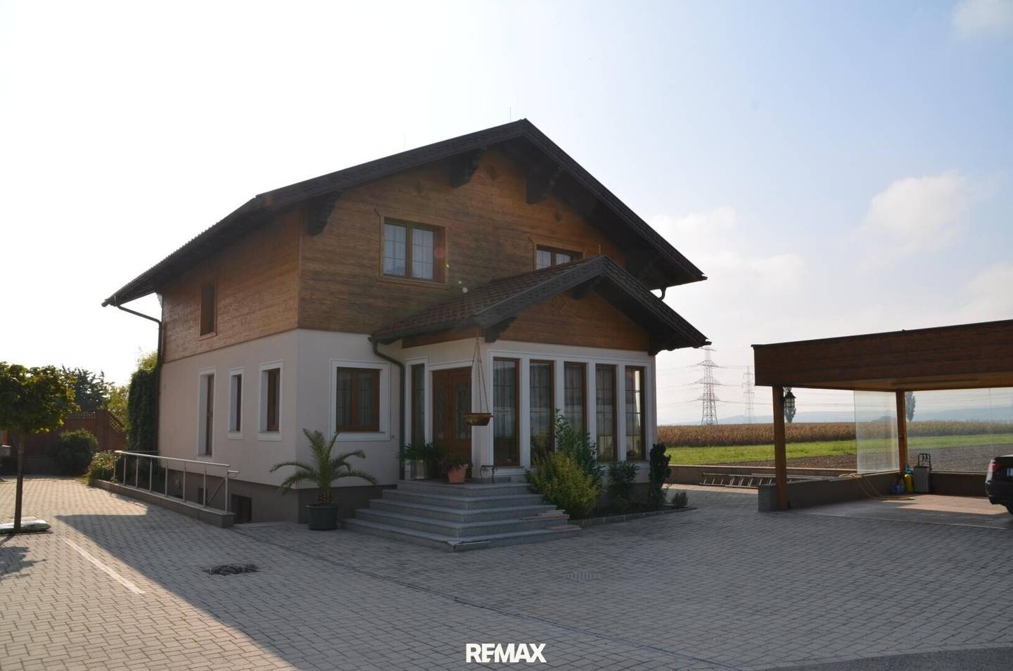 Well-run bed and breakfast + well-kept detached house near Tulln