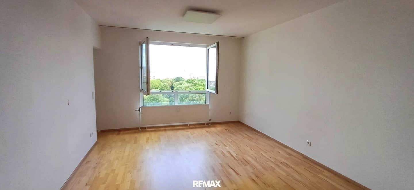 Investment property: 2-room apartment with distant view