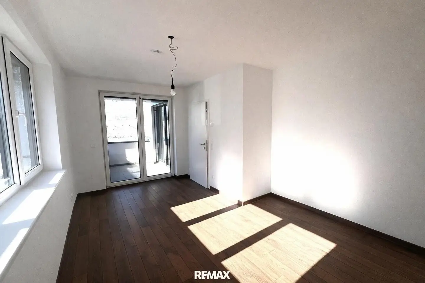 Apartment with balcony and parking