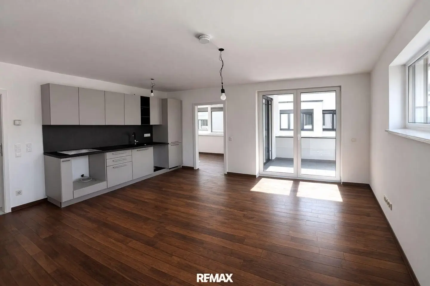 Apartment with balcony and parking