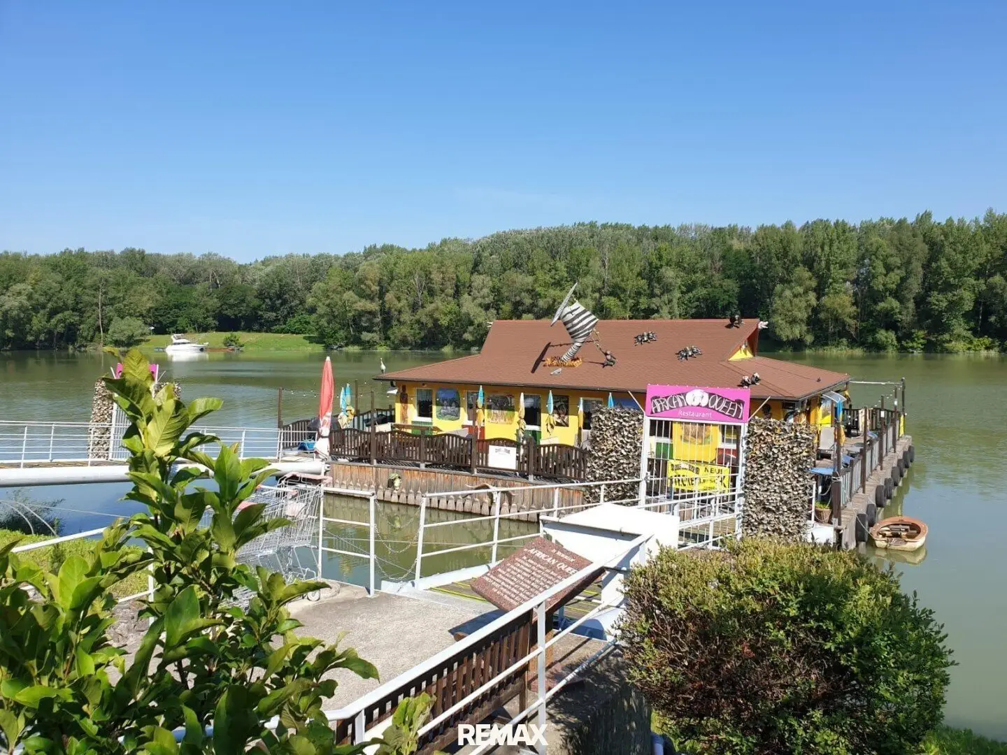 The African Queen on the Danube your chance for cult gastro with dream location