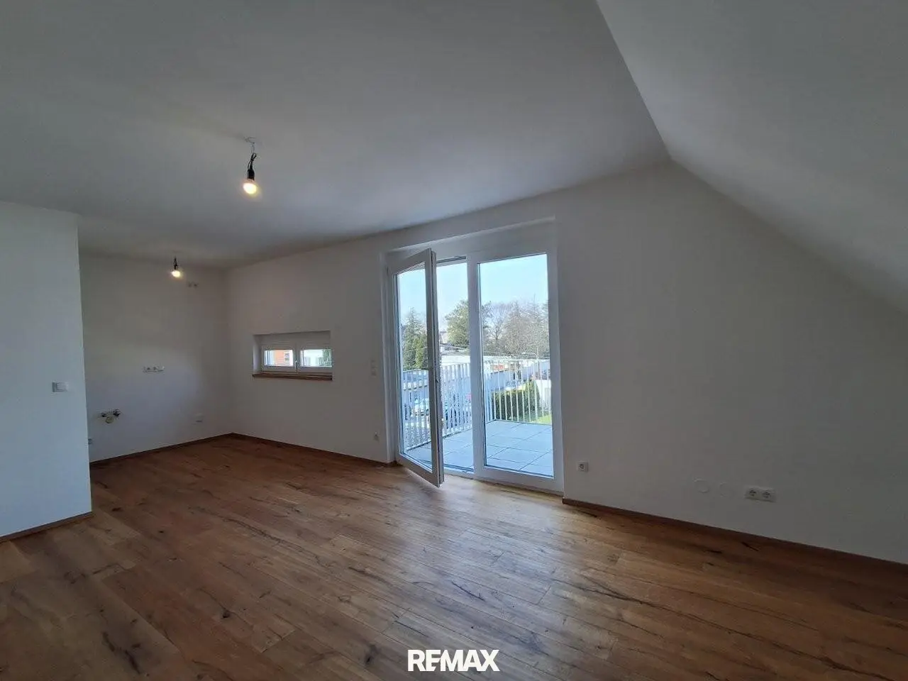 "U2-Aspernstrasse - Neue Dachgeschoss-Terrassen-Wohnung mit Parkplatz"