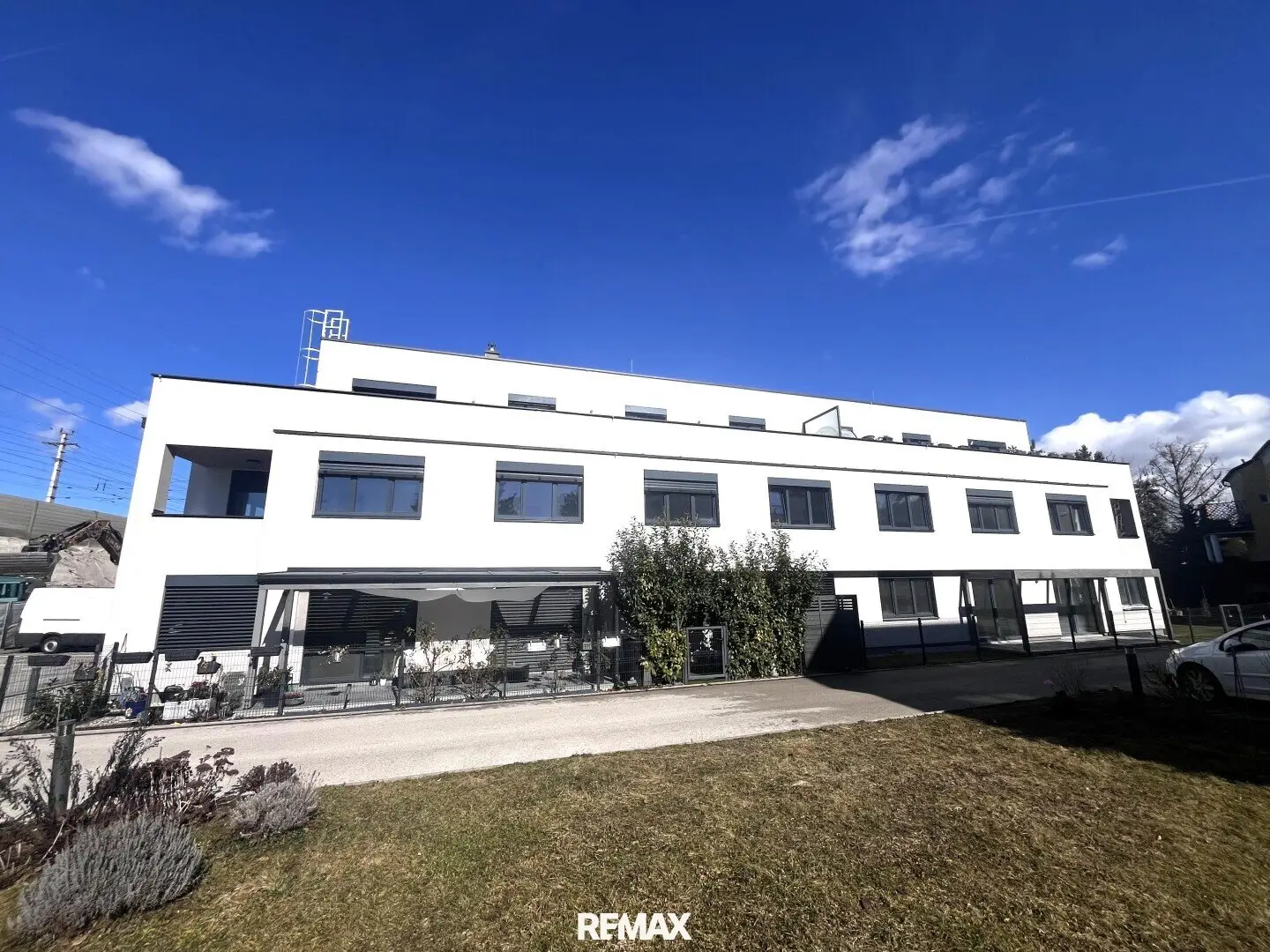 Apartment with balcony and parking