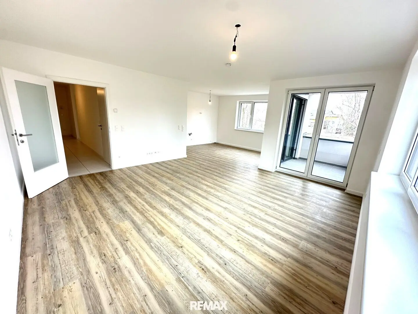 Apartment with balcony and parking