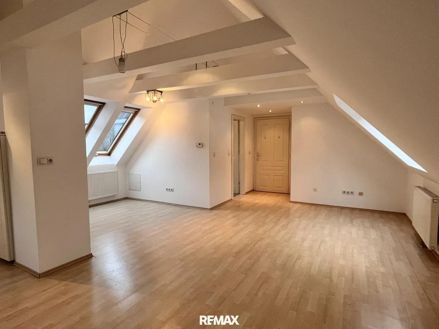 " Dachgeschoßwohnung in historischer Villa in Pressbaum "
