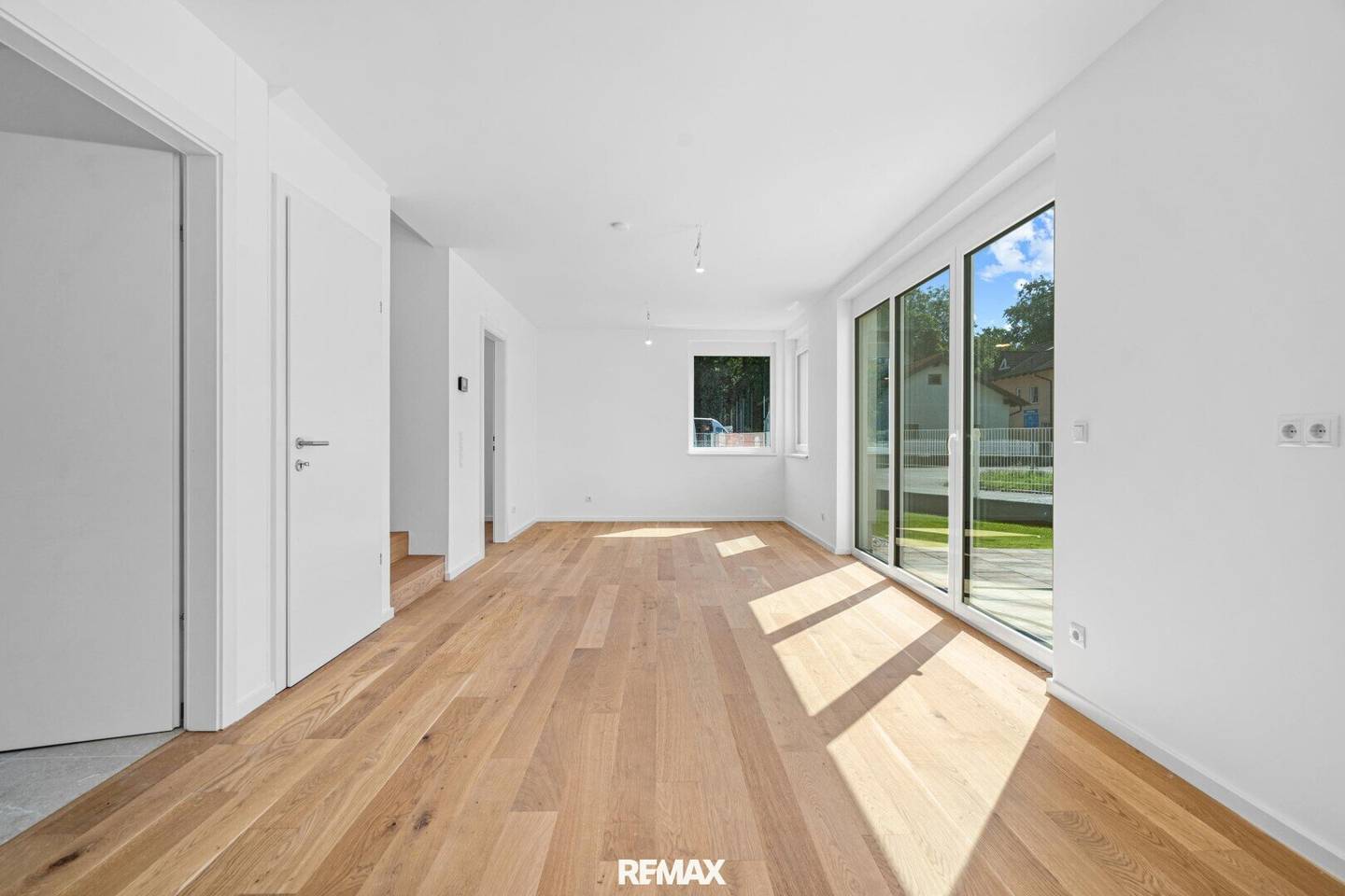 Family happiness in top location, spacious semi-detached houses in Stockerau