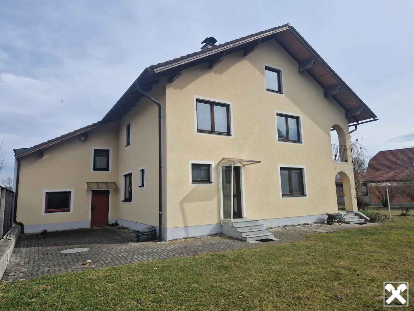 TOLLE LIEGENSCHAFT MIT VIEL WOHNRAUM FÜR BIS ZU DREI FAMILIEN ODER FÜR EINE GROSSFAMILIE MIT HERRLICHER BAULANDRESERVE