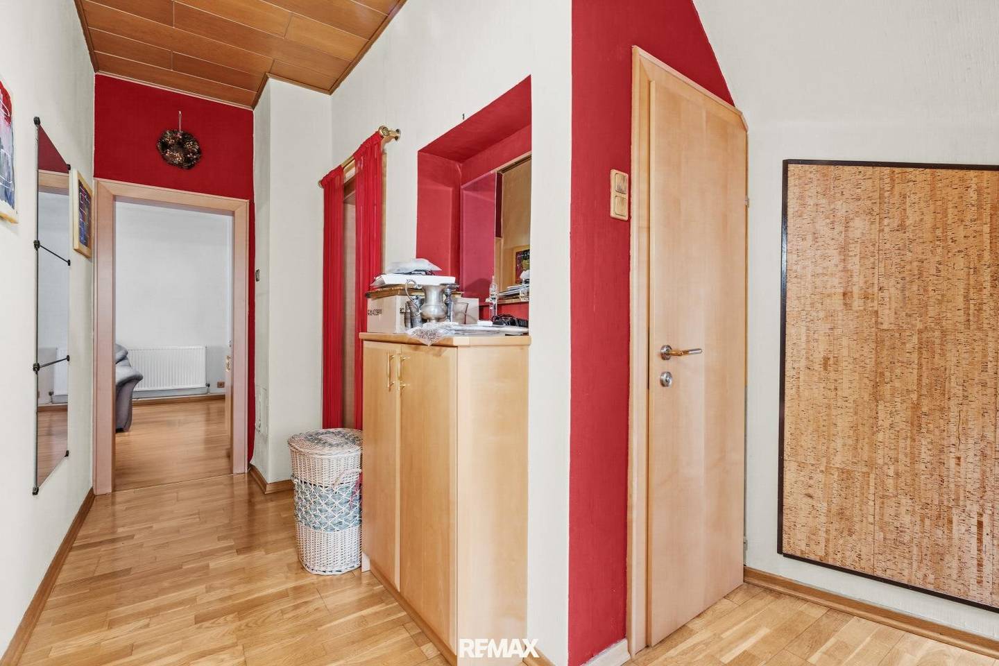Single-family house on freehold land near Hirschstetten bathing pond bus stop right outside