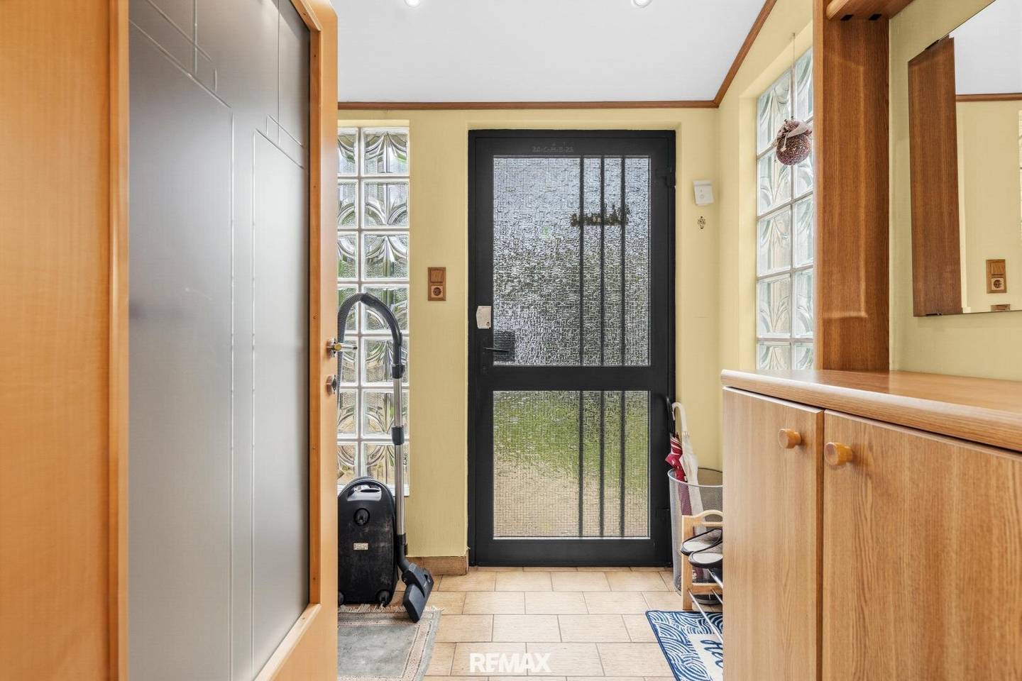 Single-family house on freehold land near Hirschstetten bathing pond bus stop right outside