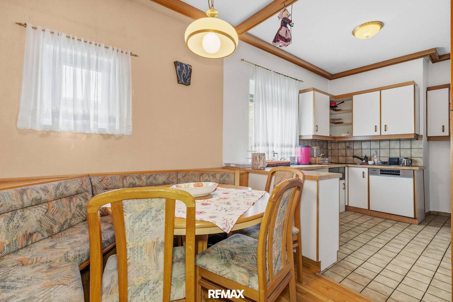 Single-family house on freehold land near Hirschstetten bathing pond bus stop right outside