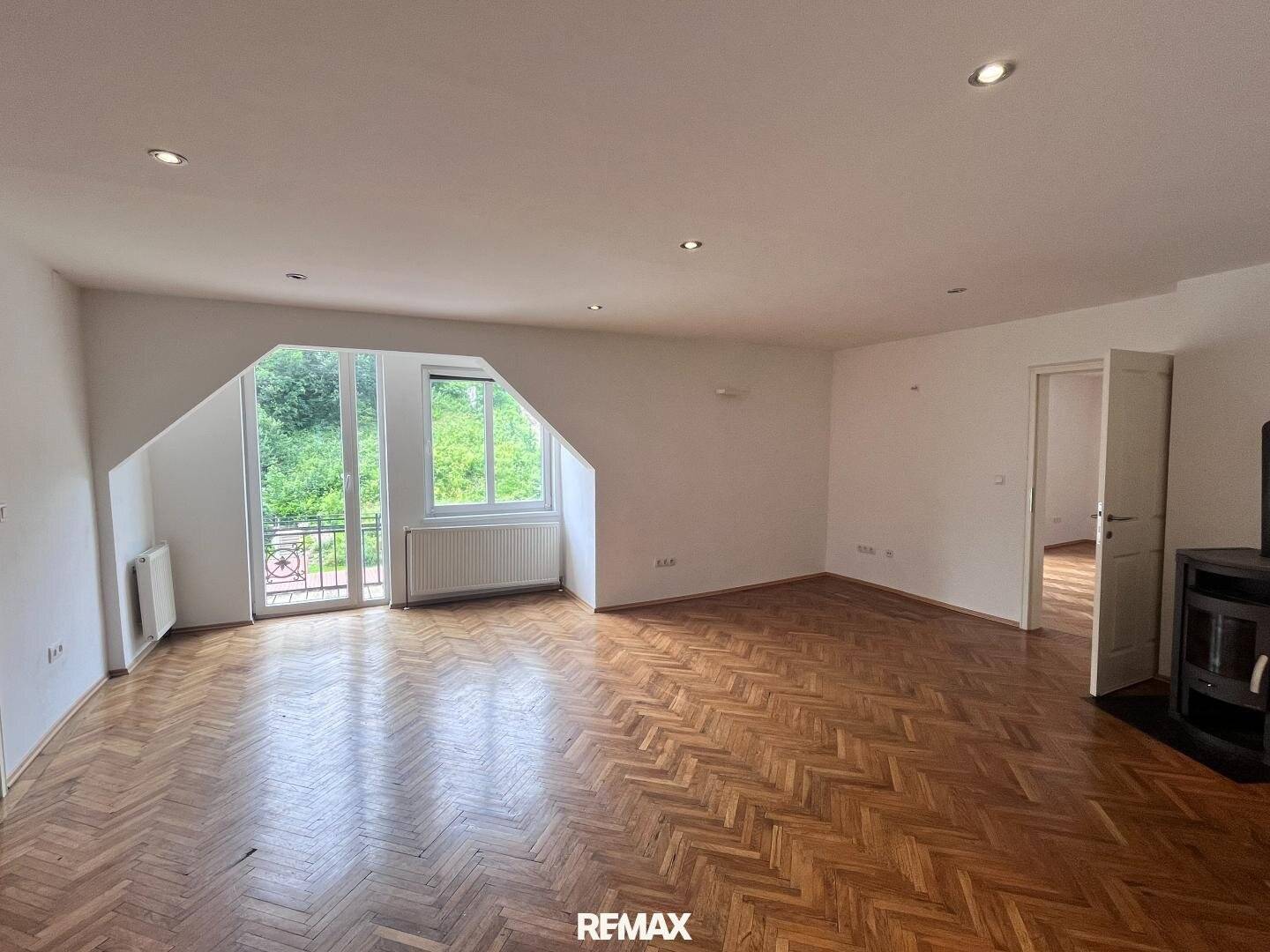 Spacious living in historic villa in Pressbaum