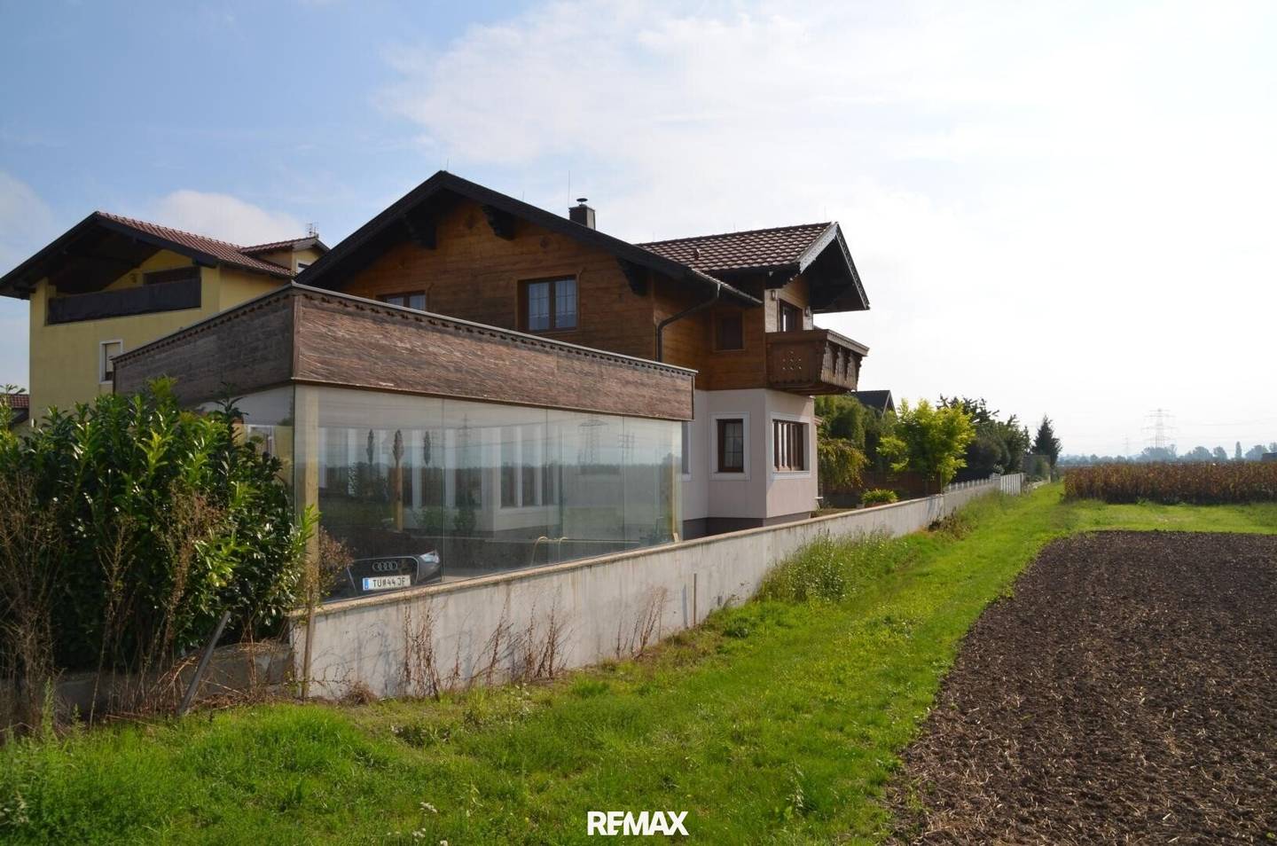 Well maintained single family house plus well run bed and breakfast near Tulln!