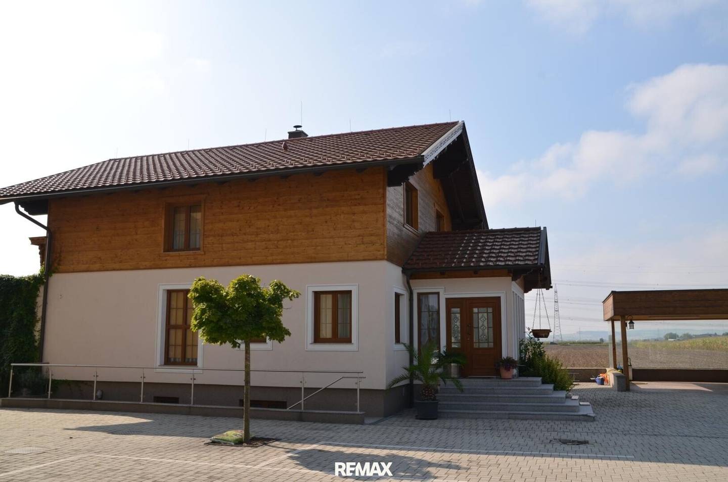 Well maintained single family house plus well run bed and breakfast near Tulln!