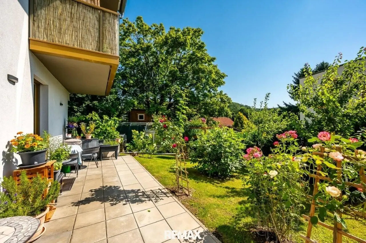 Enchanting garden apartment at Riederberg