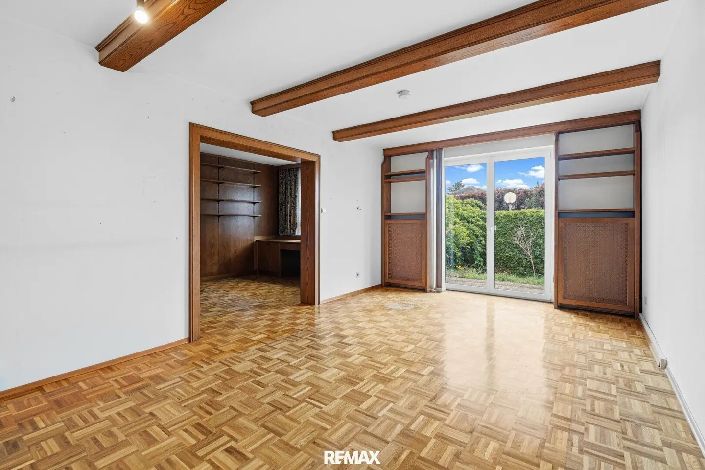 Lots of space. Lots of potential. Great transport links. incl. private garden