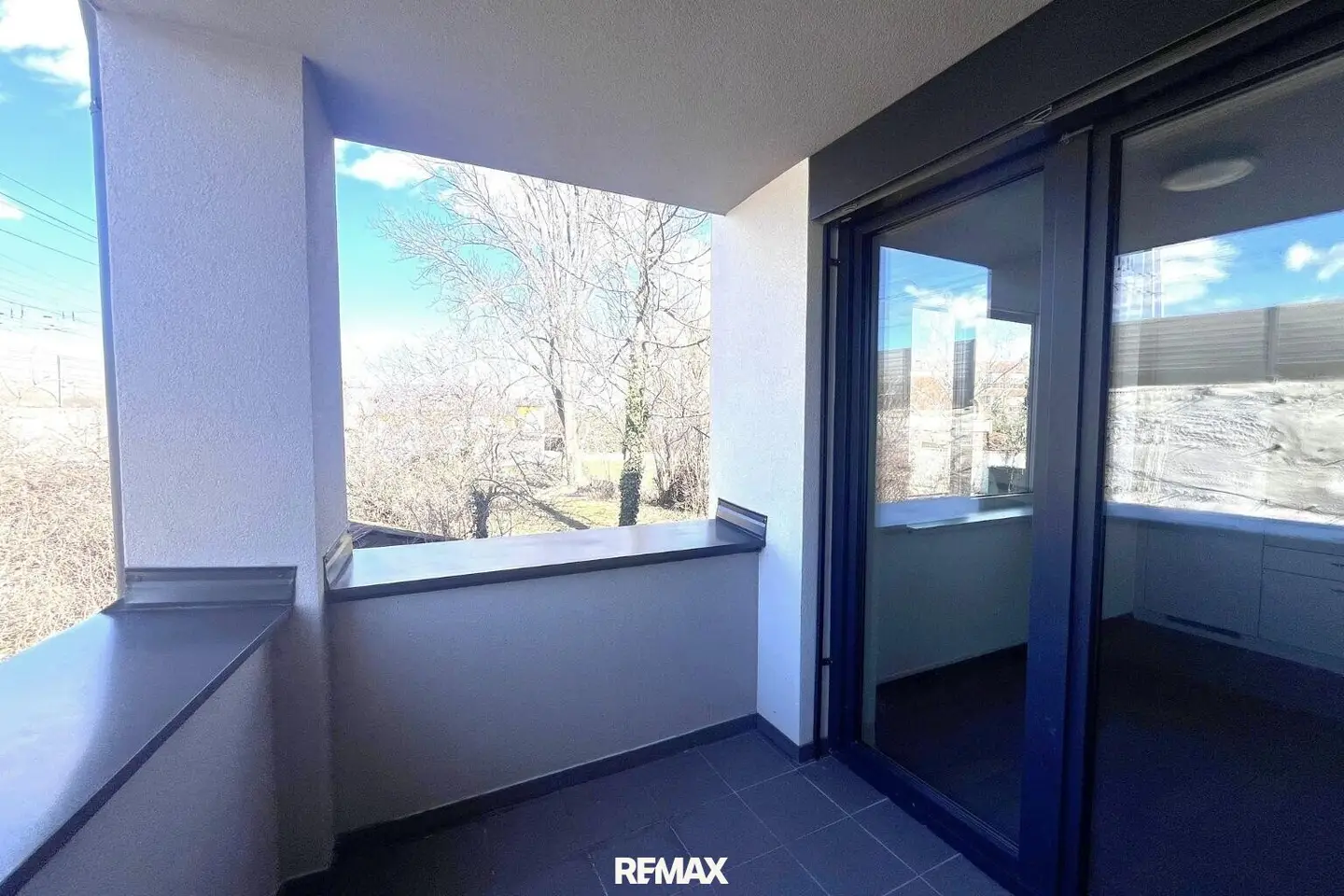 Apartment with Balcony and Parking