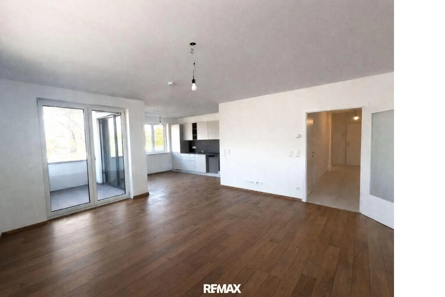 Apartment with Balcony and Parking