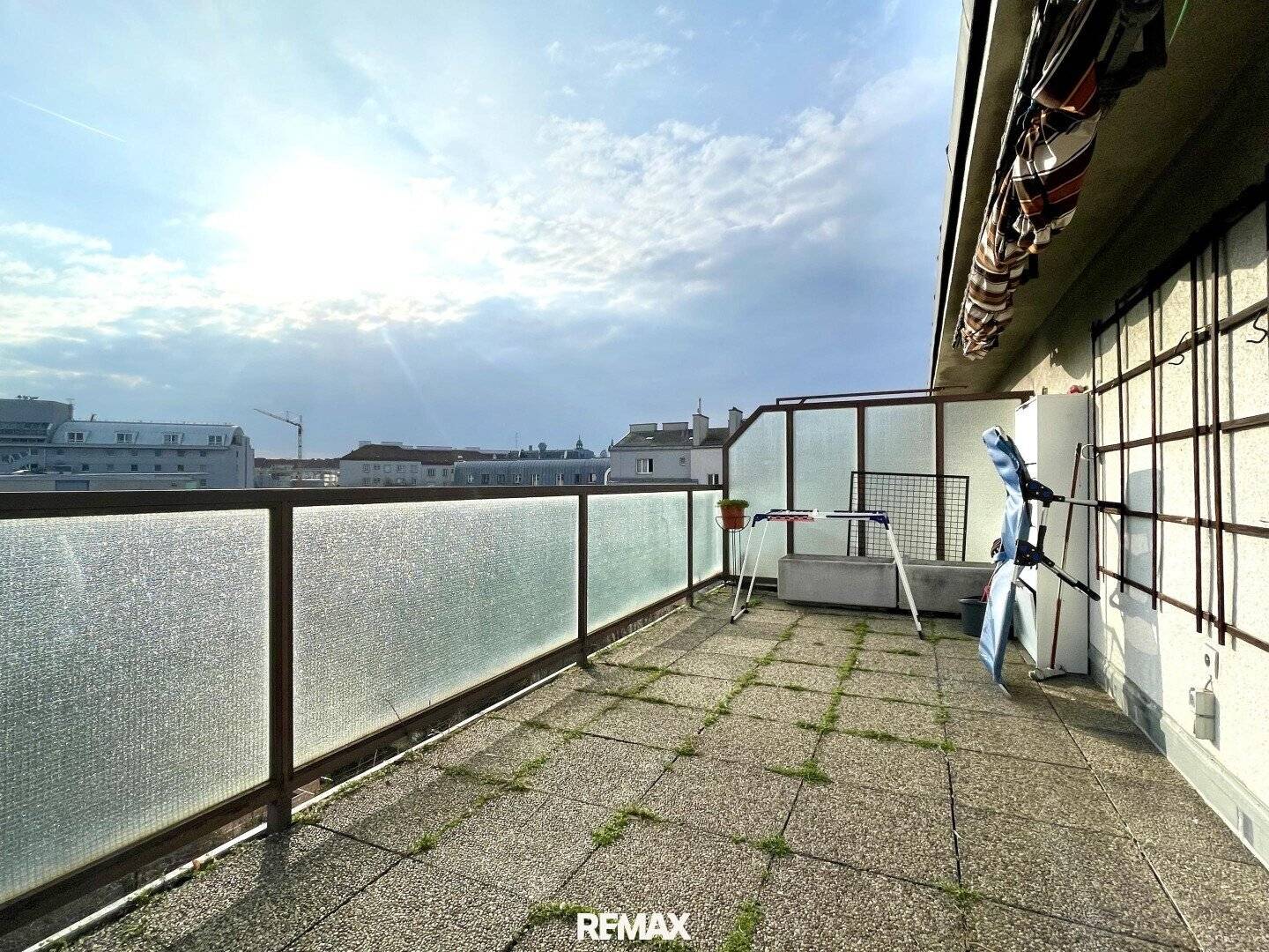 4-room roof terrace apartment with 2 terraces &amp; rental income until end of 2026