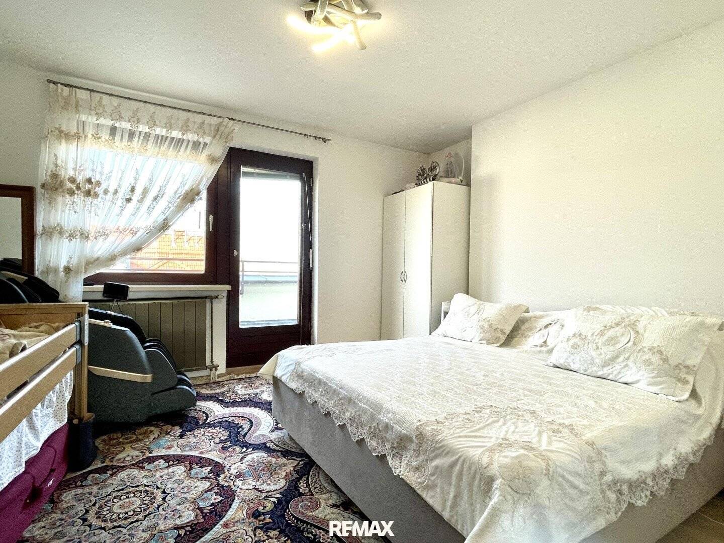 4-room roof terrace apartment with 2 terraces &amp; rental income until end of 2026