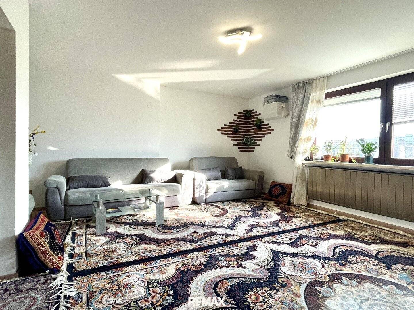 4-room roof terrace apartment with 2 terraces &amp; rental income until end of 2026
