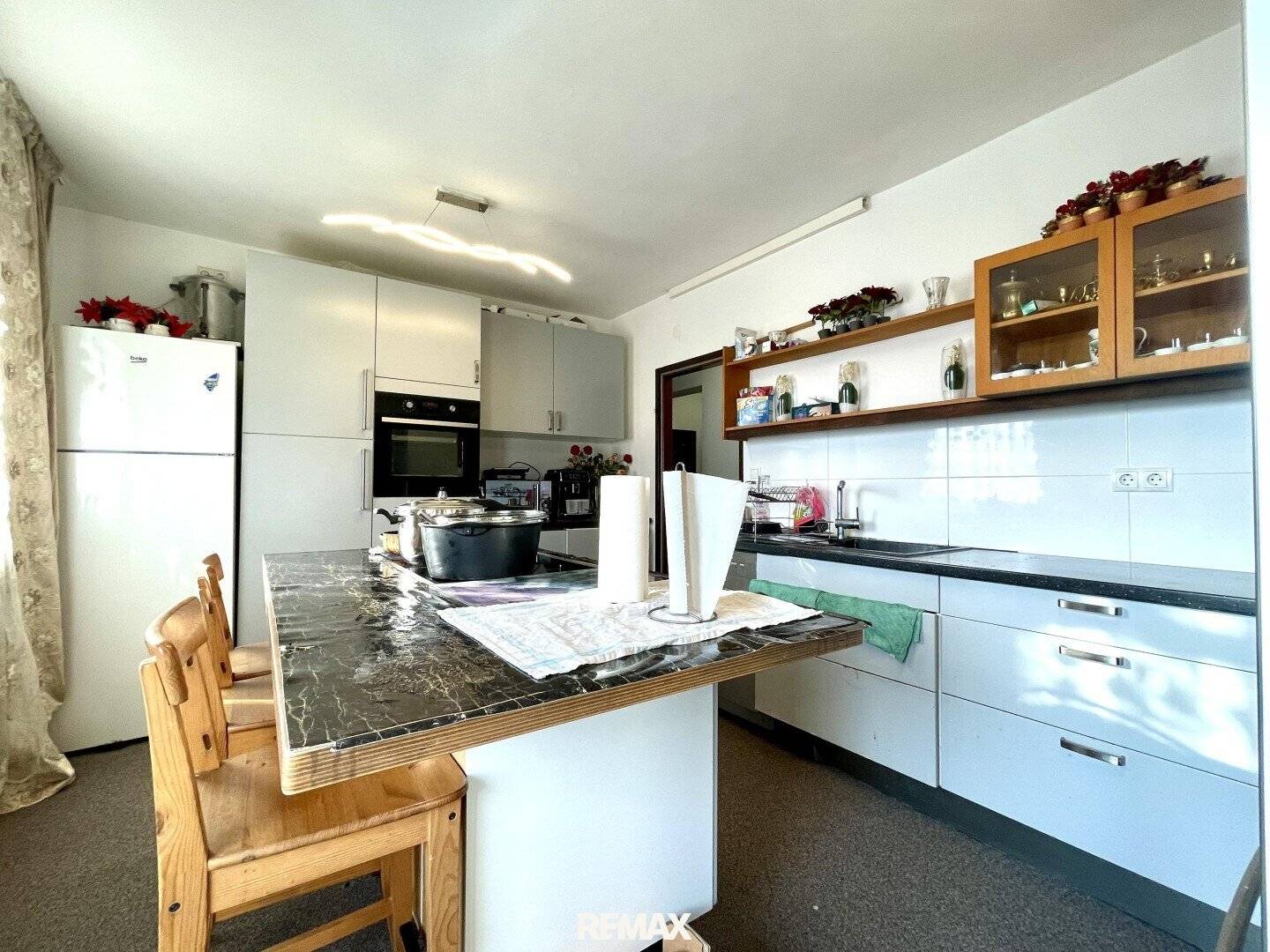 4-room roof terrace apartment with 2 terraces &amp; rental income until end of 2026
