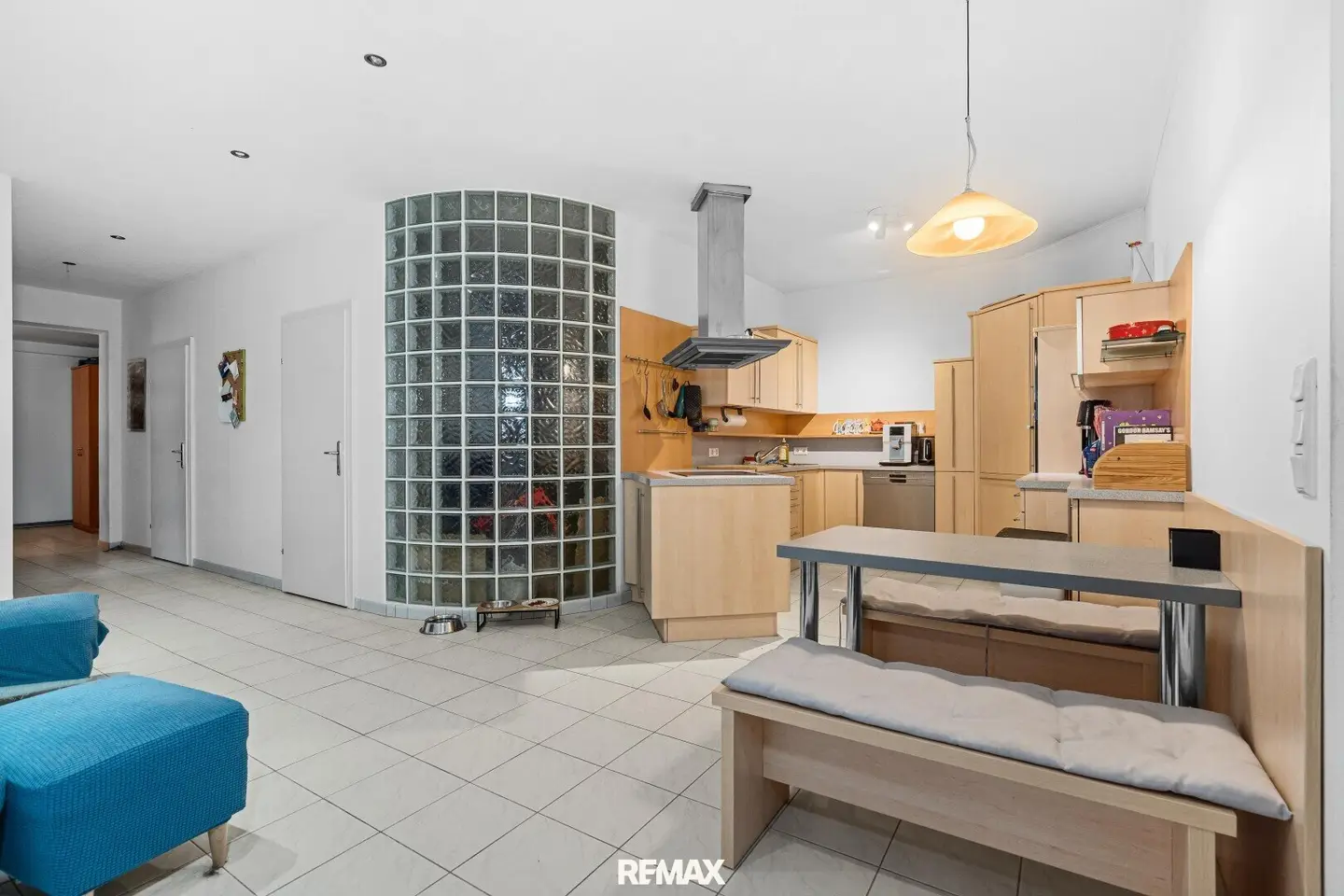 Generous 215 m² apartment with 35 m² terrace in courtyard location