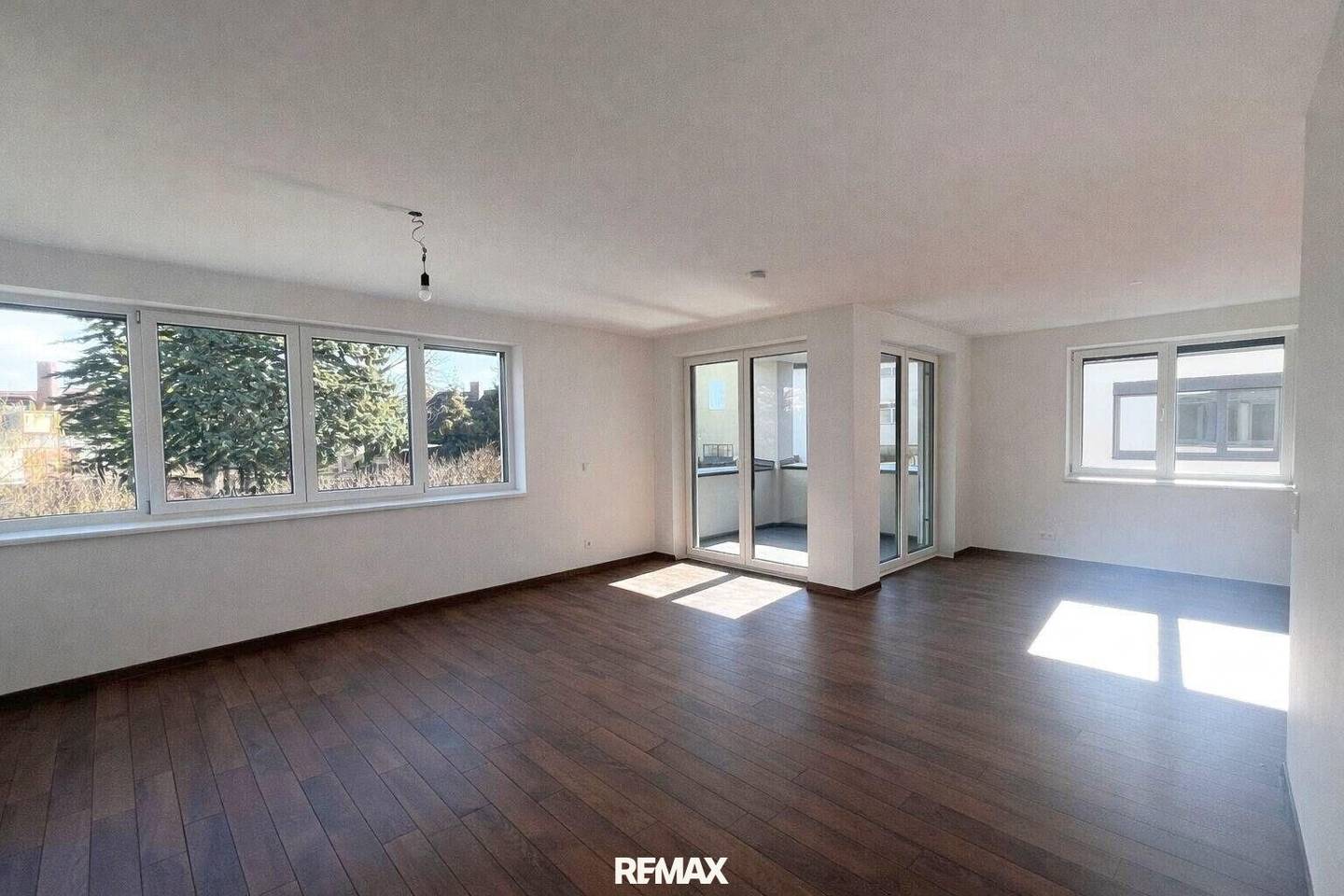 Apartment with balcony and parking space