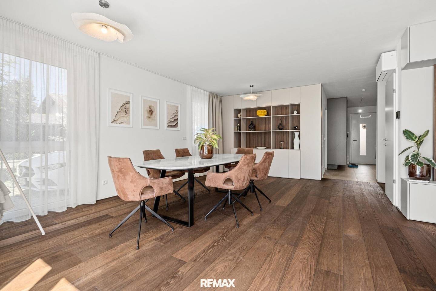 Luxurious &amp; central – semi-detached house in Stockerau with 6 rooms and high-quality furnishings