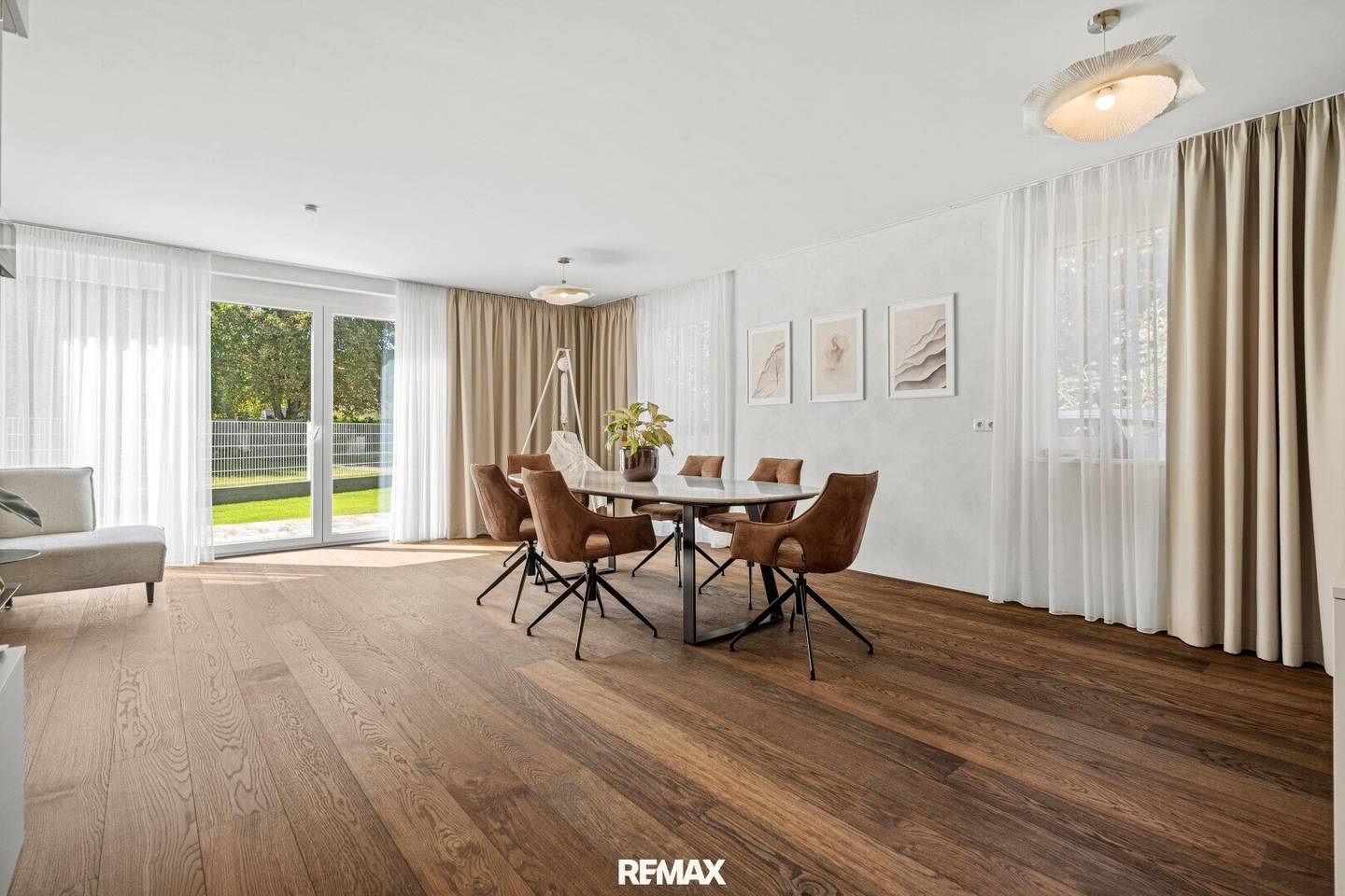 Luxurious &amp; central – semi-detached house in Stockerau with 6 rooms and high-quality furnishings