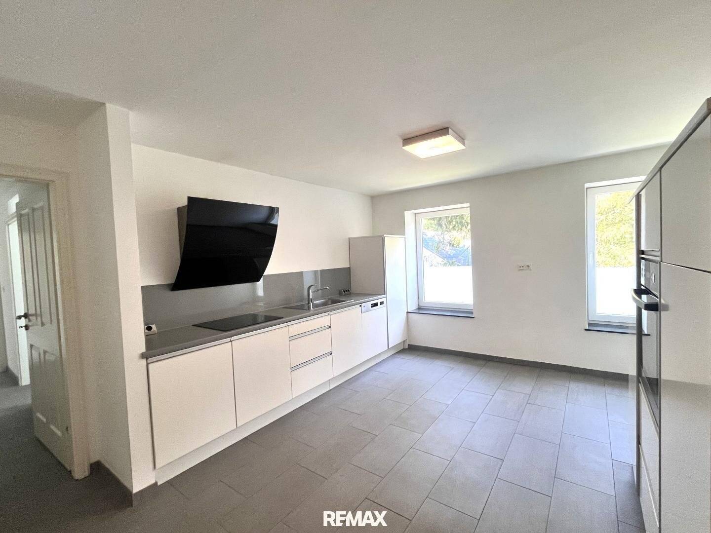 Spacious living in historic villa in Pressbaum