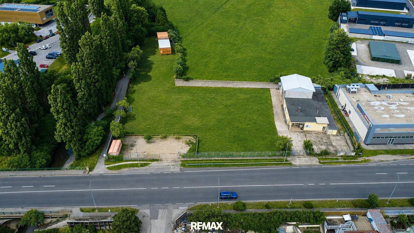 READY FOR BUSINESS? B17 GUNTRAMSDORF!