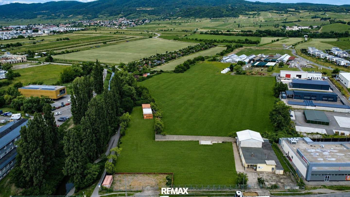 READY FOR BUSINESS? B17 GUNTRAMSDORF!