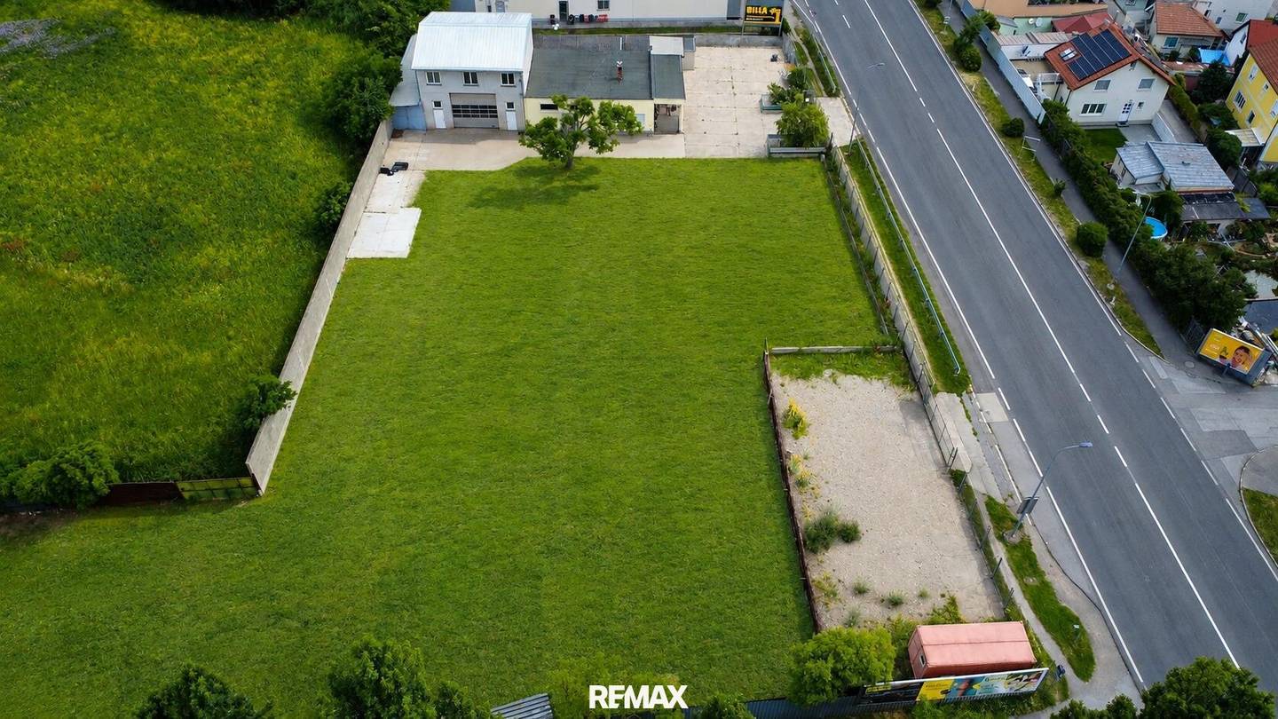 READY FOR BUSINESS? B17 GUNTRAMSDORF!