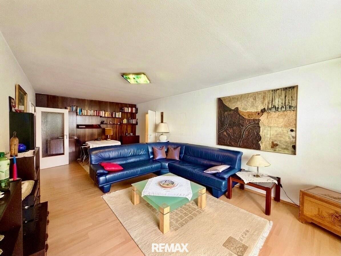 Plenty of space for the family: Well maintained 4-room apartment with balcony in 1110 Vienna