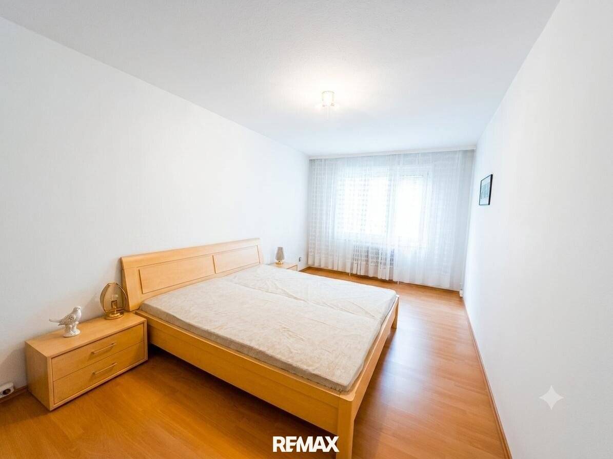 Plenty of space for the family: Well maintained 4-room apartment with balcony in 1110 Vienna