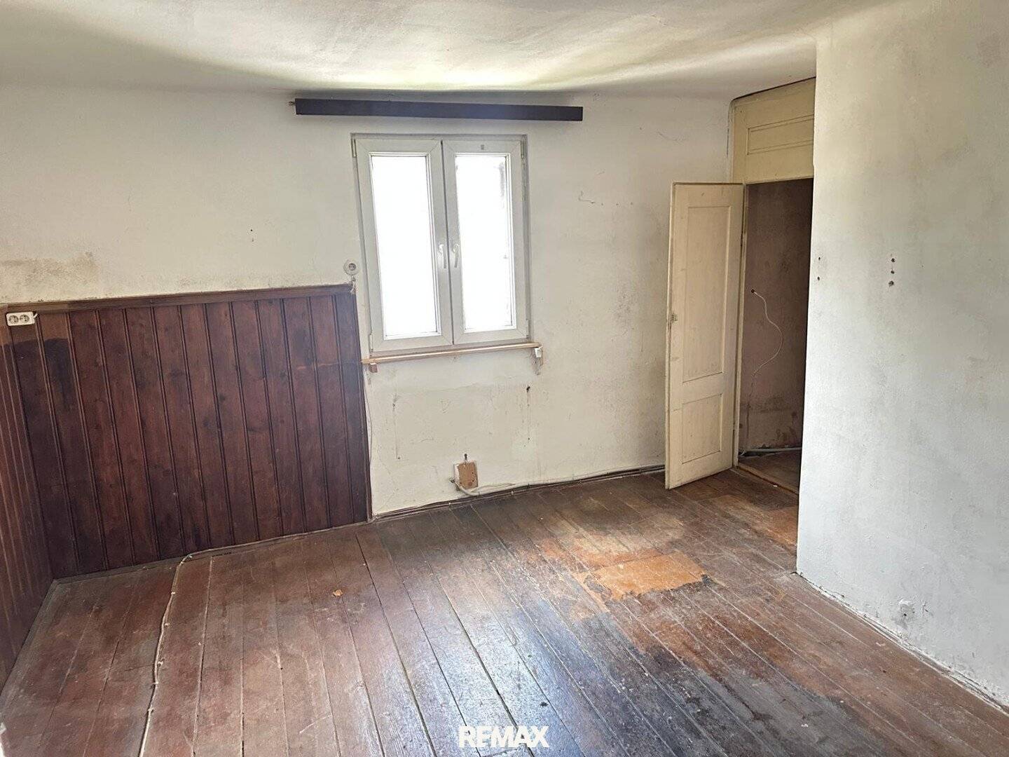 405 m² plot with old building