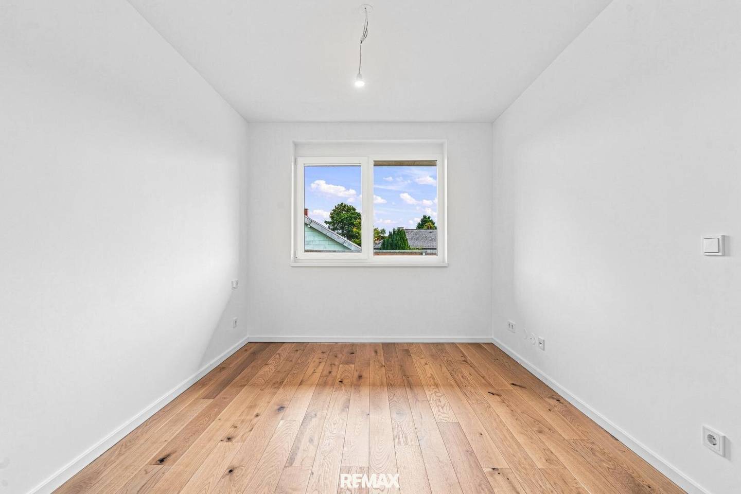 Commission-free for the buyer - 2-room with balcony