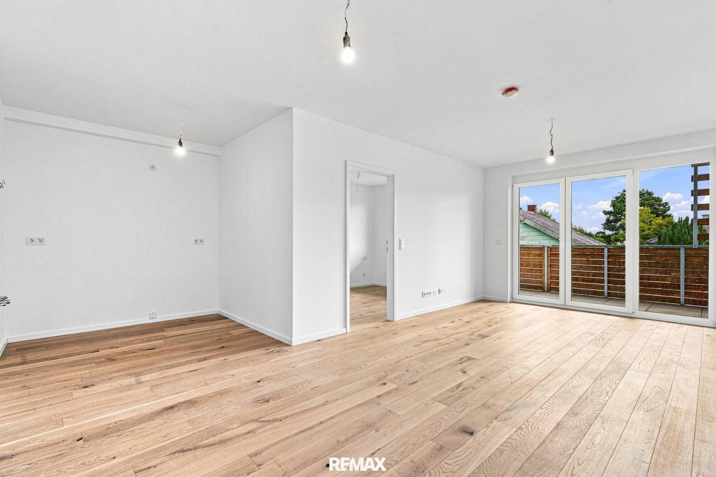 Commission-free for the buyer - 2-room with balcony