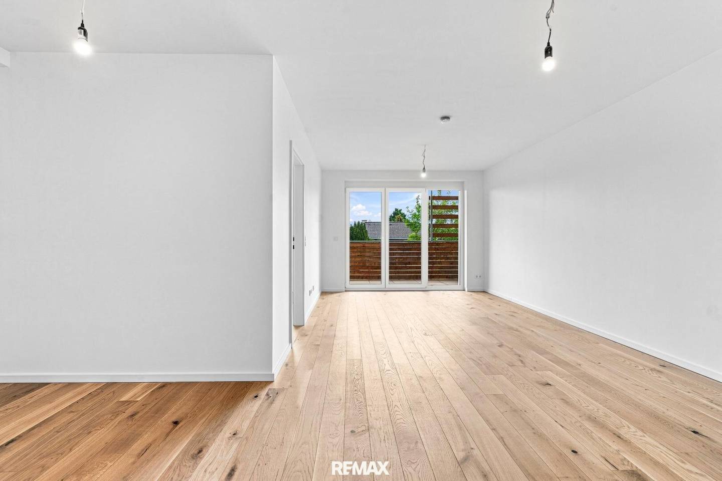 Commission-free for the buyer - 2-room with balcony