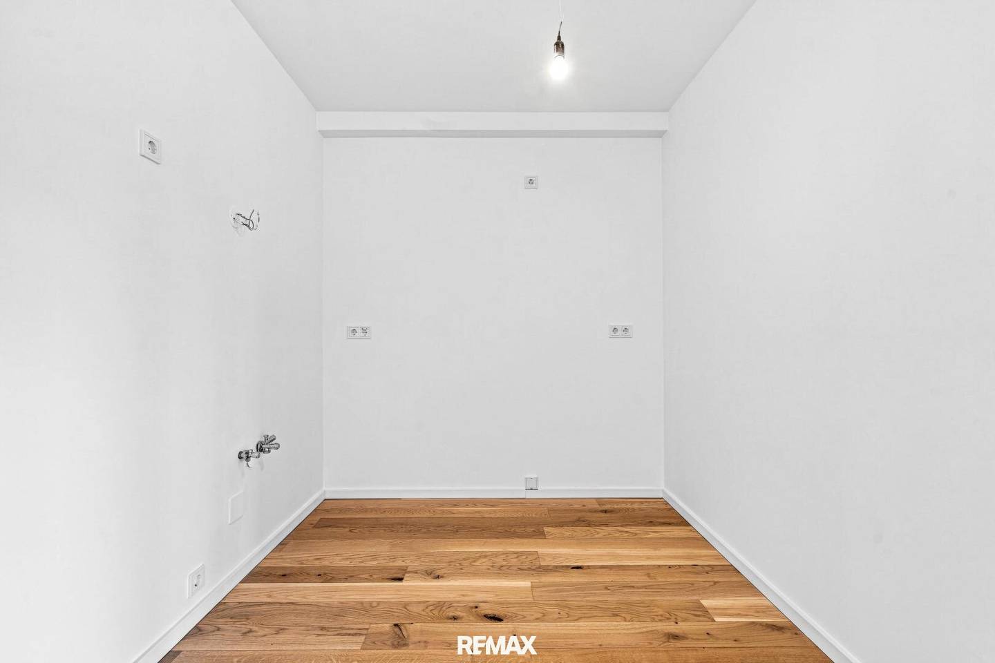 Commission-free for the buyer - 2-room with balcony