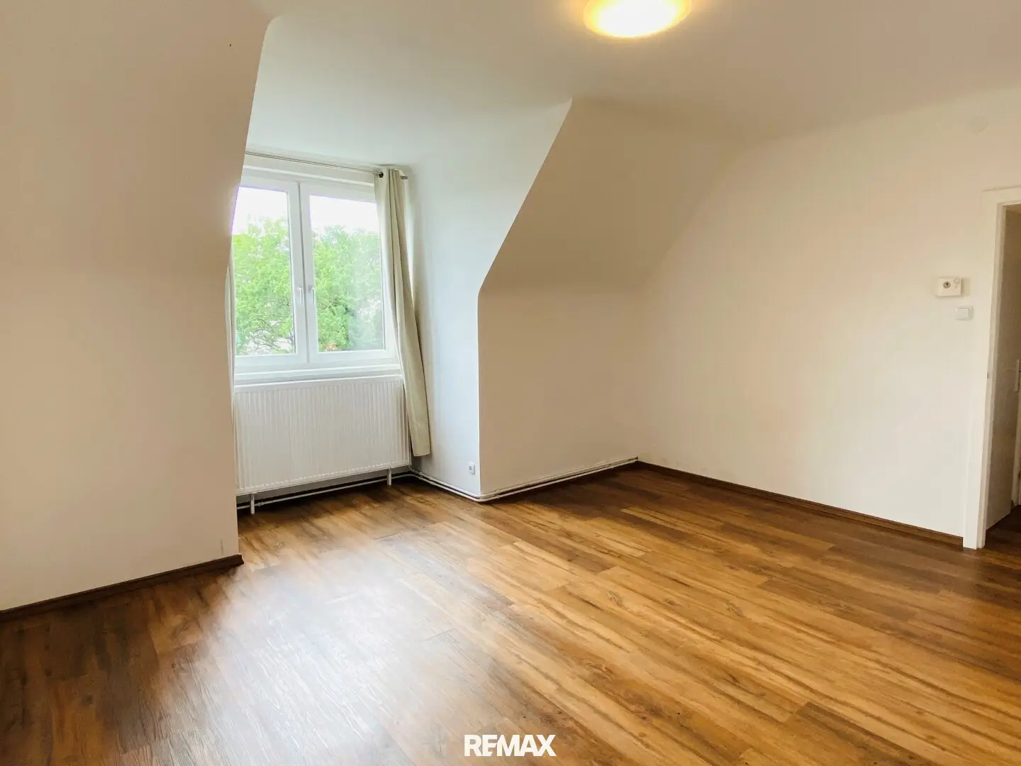 2-room attic apartment in quiet location