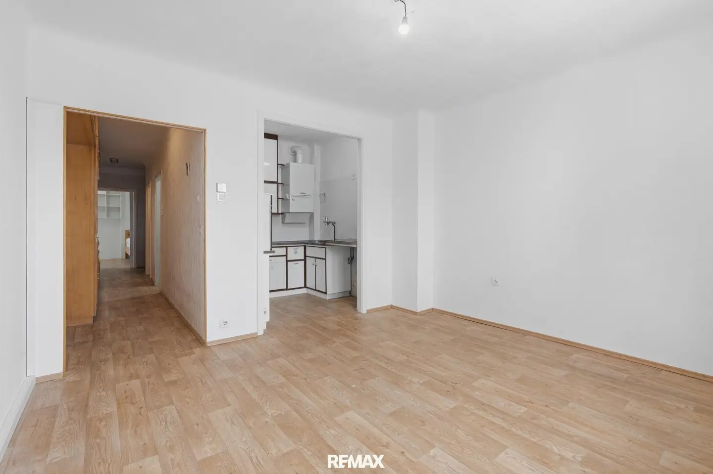 EXCELLENT PUBLIC TRANSPORT LINKS – 3-room apartment near Brünner Straße