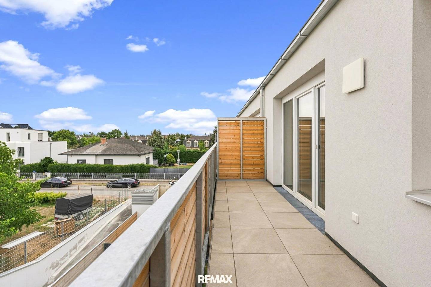 Commission-free for the buyer - Top floor 2-room with balcony